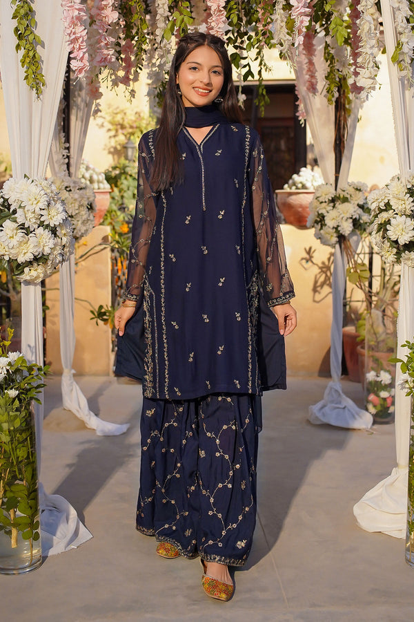 Elegant girls’ formal dresses, stylish party dresses, and trendy teen dresses perfect for special occasions and celebrations.